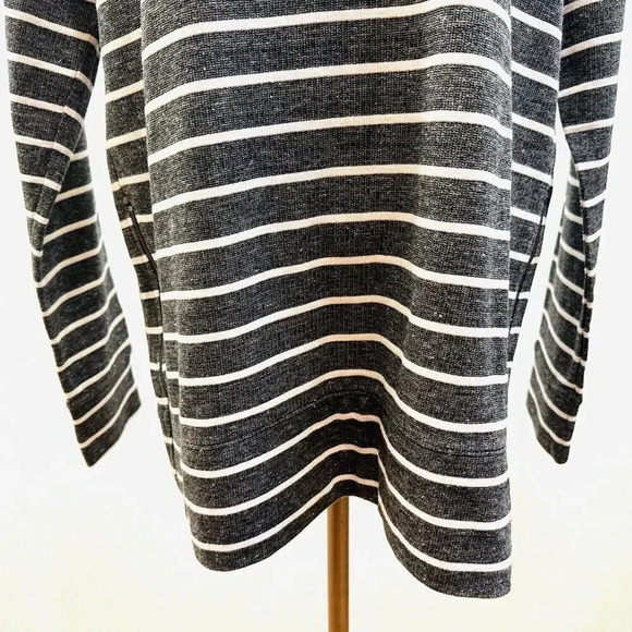 LOFT Women Long Sleeve Pullover Round Neck Gray/White Striped Shirt Size Medium - Picture 3 of 14